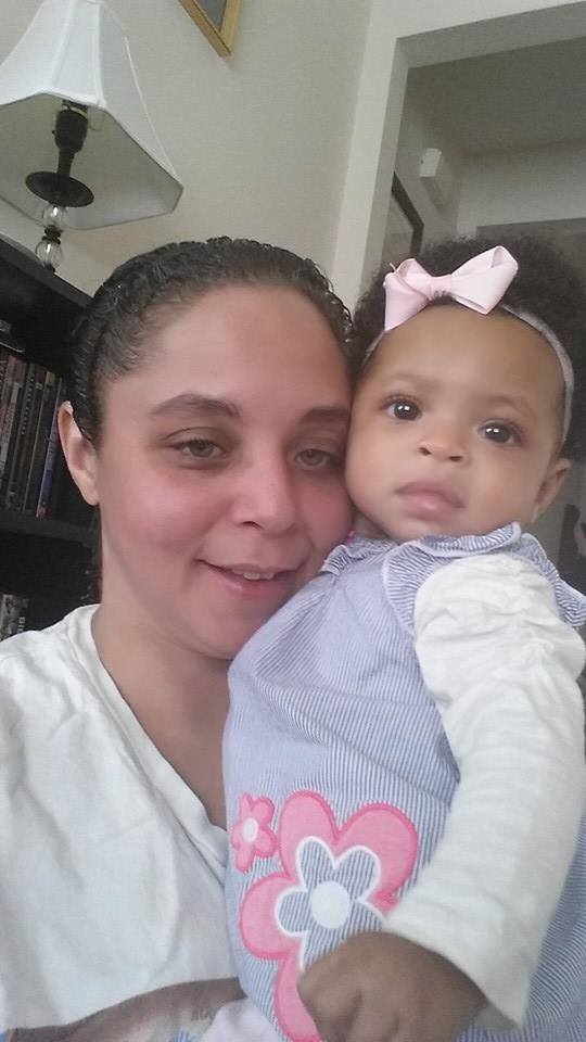 IL twins Arianna with mama