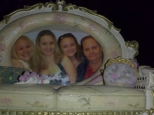 Crystal, her mother and two sisters