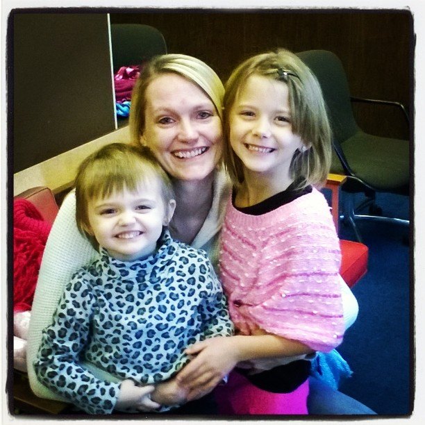 Leean and her 2 daughters.