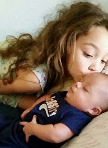 Steffen kissed by big sissy