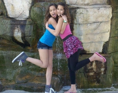 Abbie-and-Alexis-cute-e1461069286516