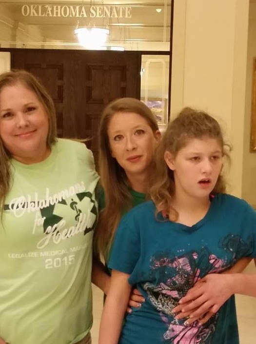 Searcy mom and daughter at state house