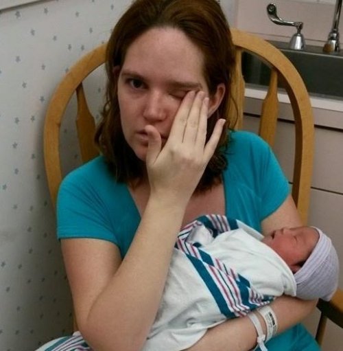 Verzosa-Tracey-crying-with-baby-e1426197501959