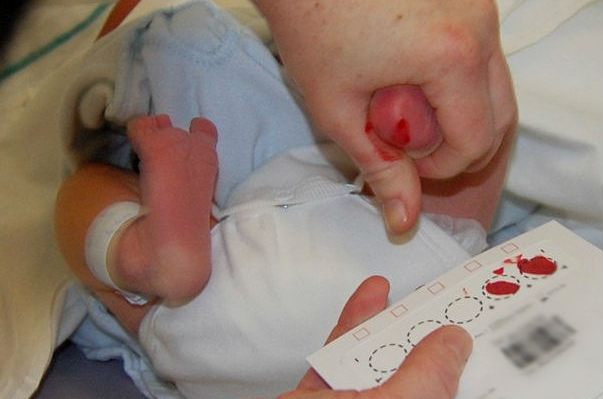 wc_160926_neonatal_heel_prick_newborn_800x600