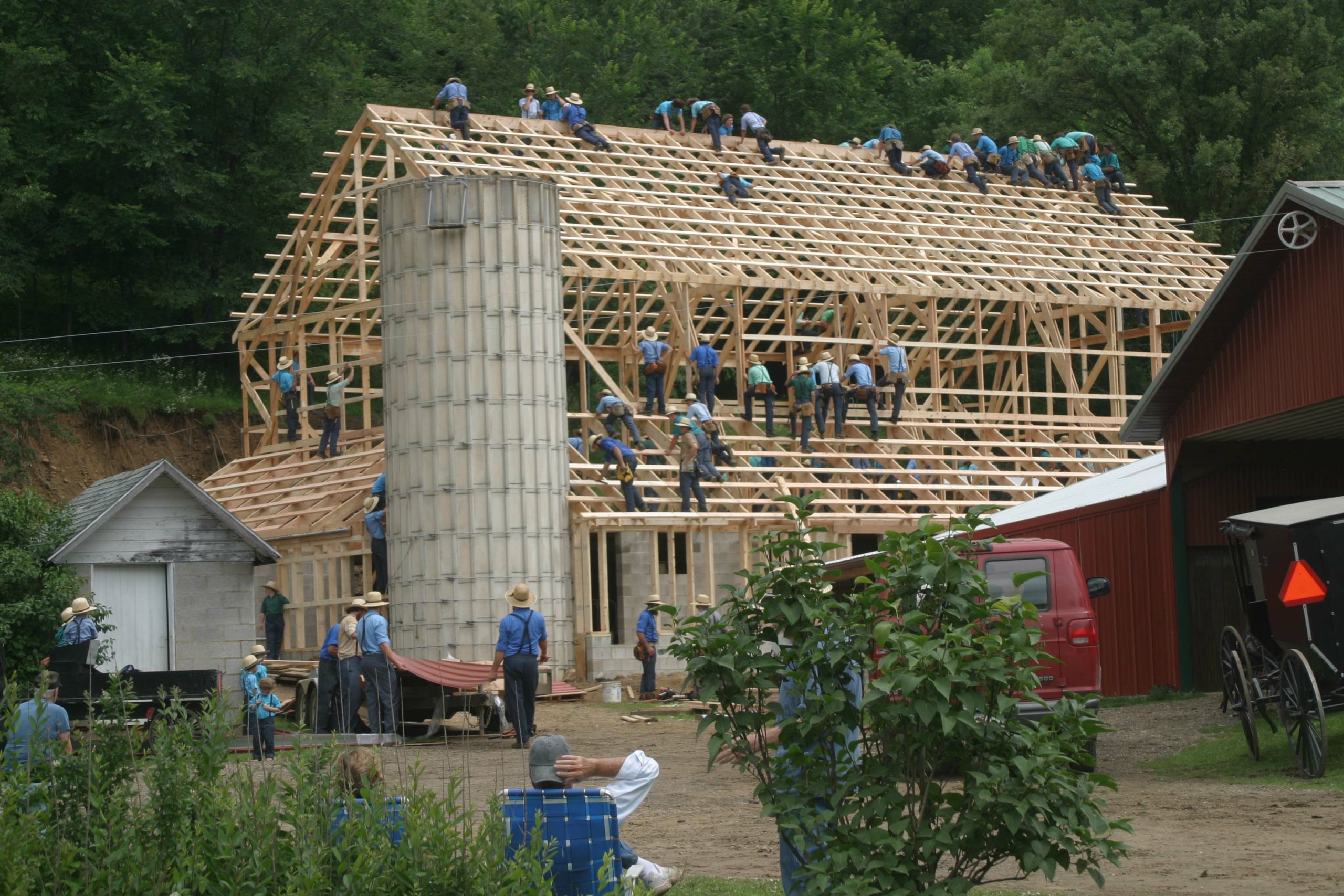 Amish-barn-raising-scaled